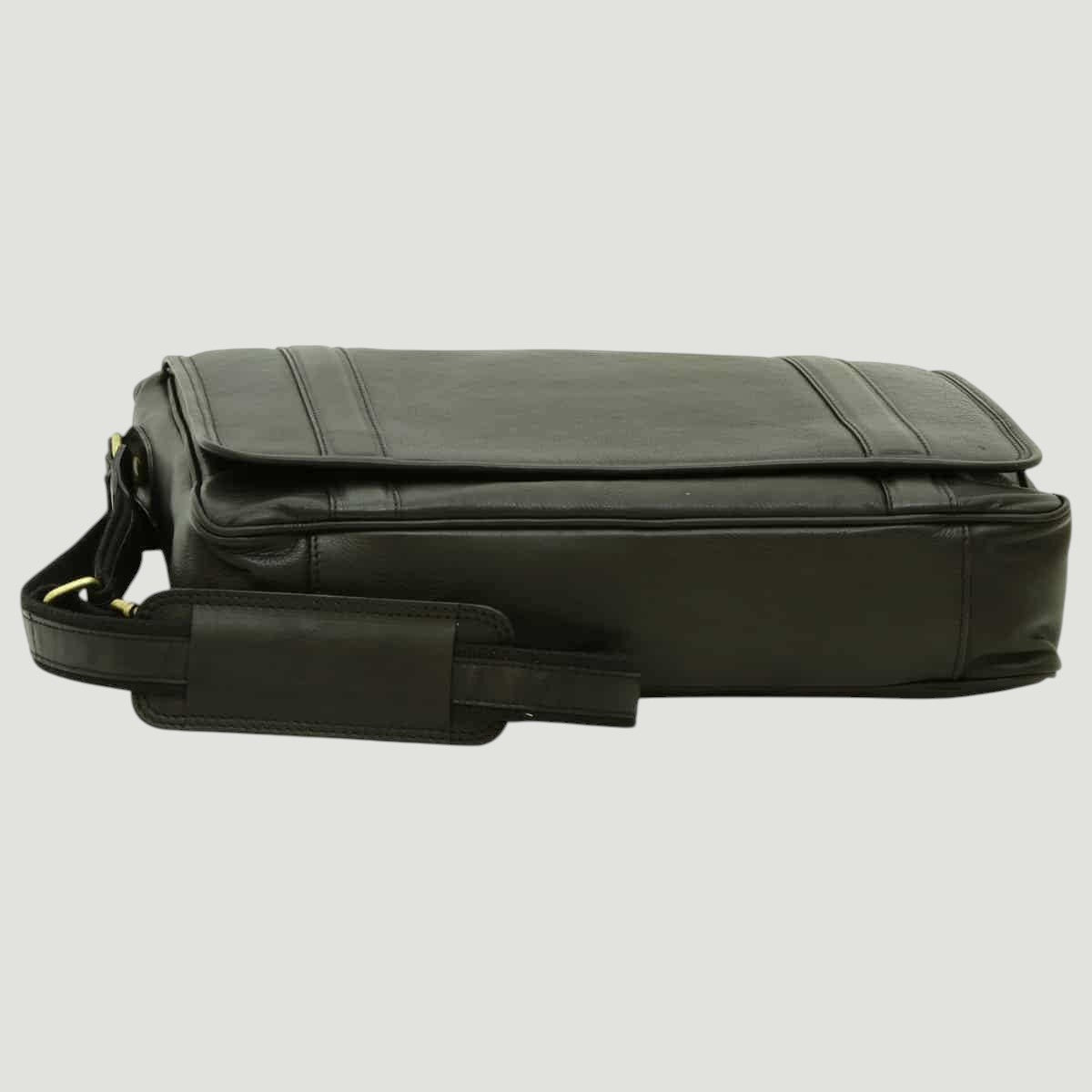 Borsa messenger in pelle verde scuro con patta e tracolla