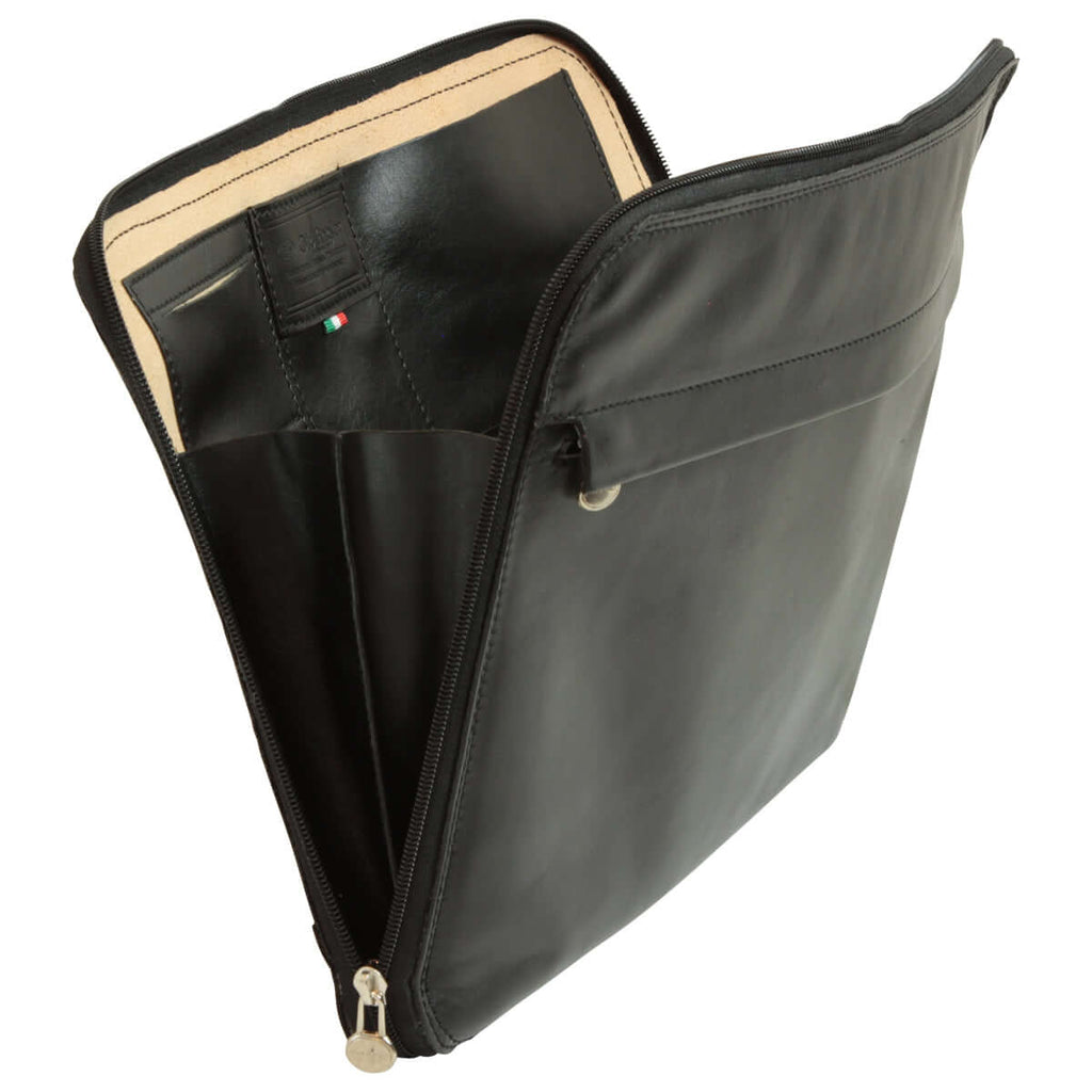 Porta documenti in pelle nera aperto, con tasca interna foderata e cerniera, design elegante e funzionale.