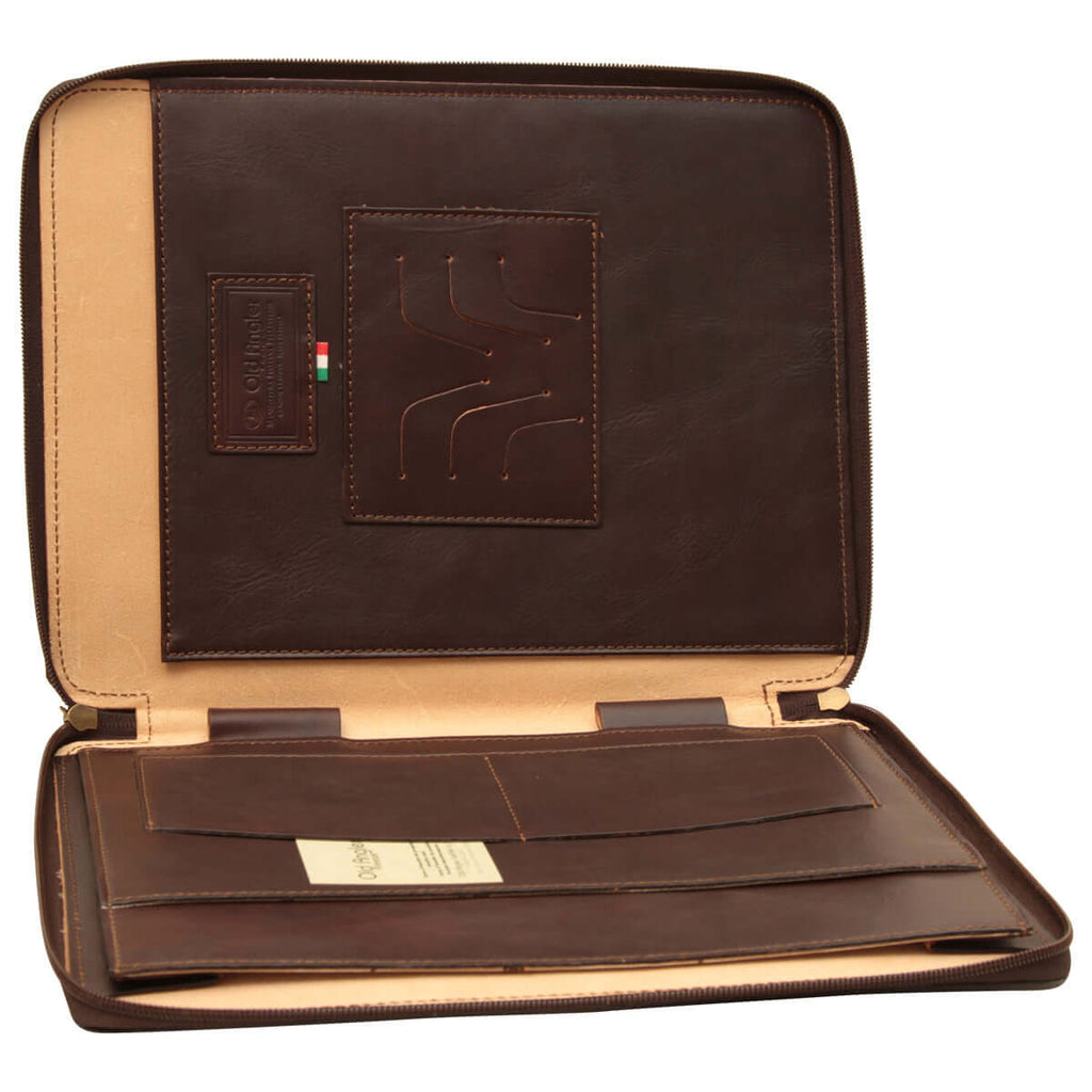 Porta documenti in pelle marrone scuro con fodera in tessuto e scomparti interni.