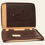 Porta documenti in pelle marrone scuro aperto con tasche multiple