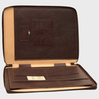 Porta documenti in pelle marrone scuro aperto con tasche multiple