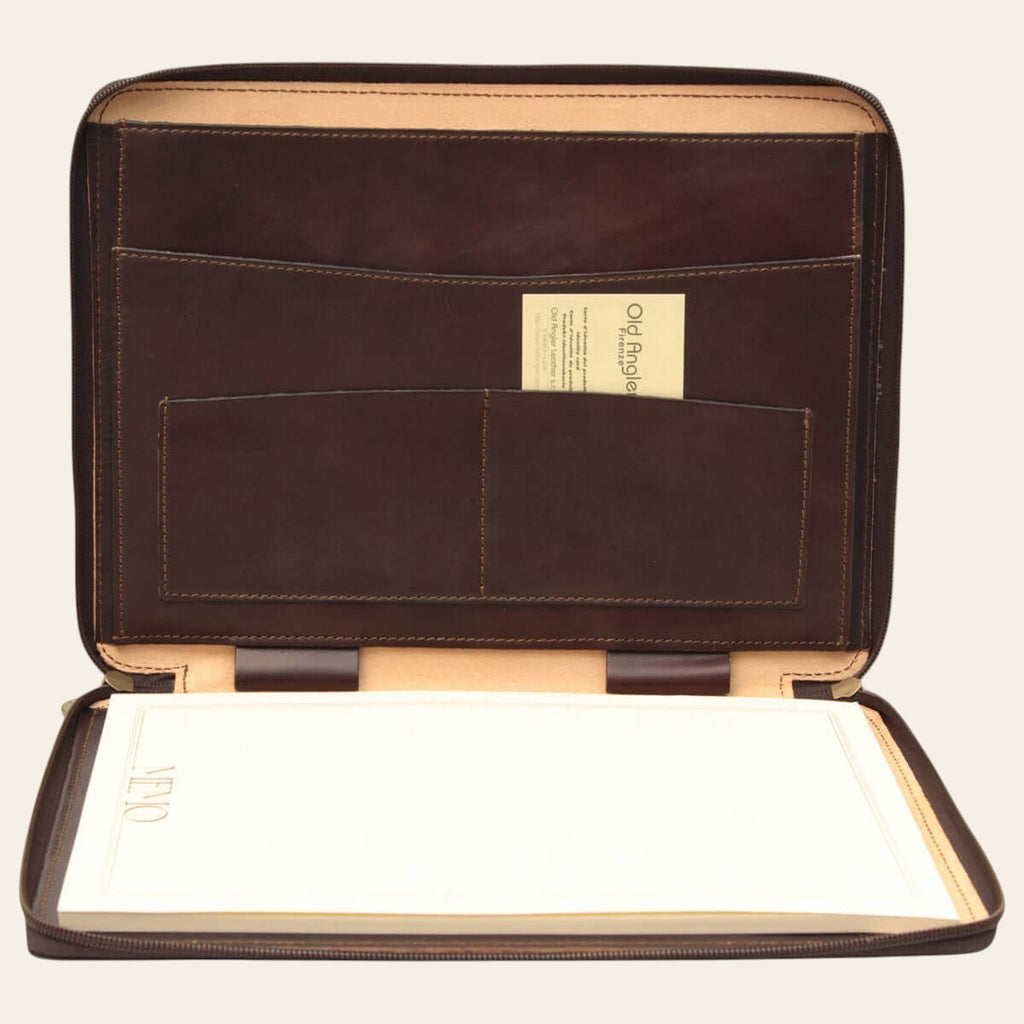 Porta documenti in pelle marrone scuro con tasche interne e coperchio