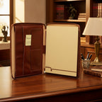 Porta documenti in pelle marrone, copertina aperta con interno beige