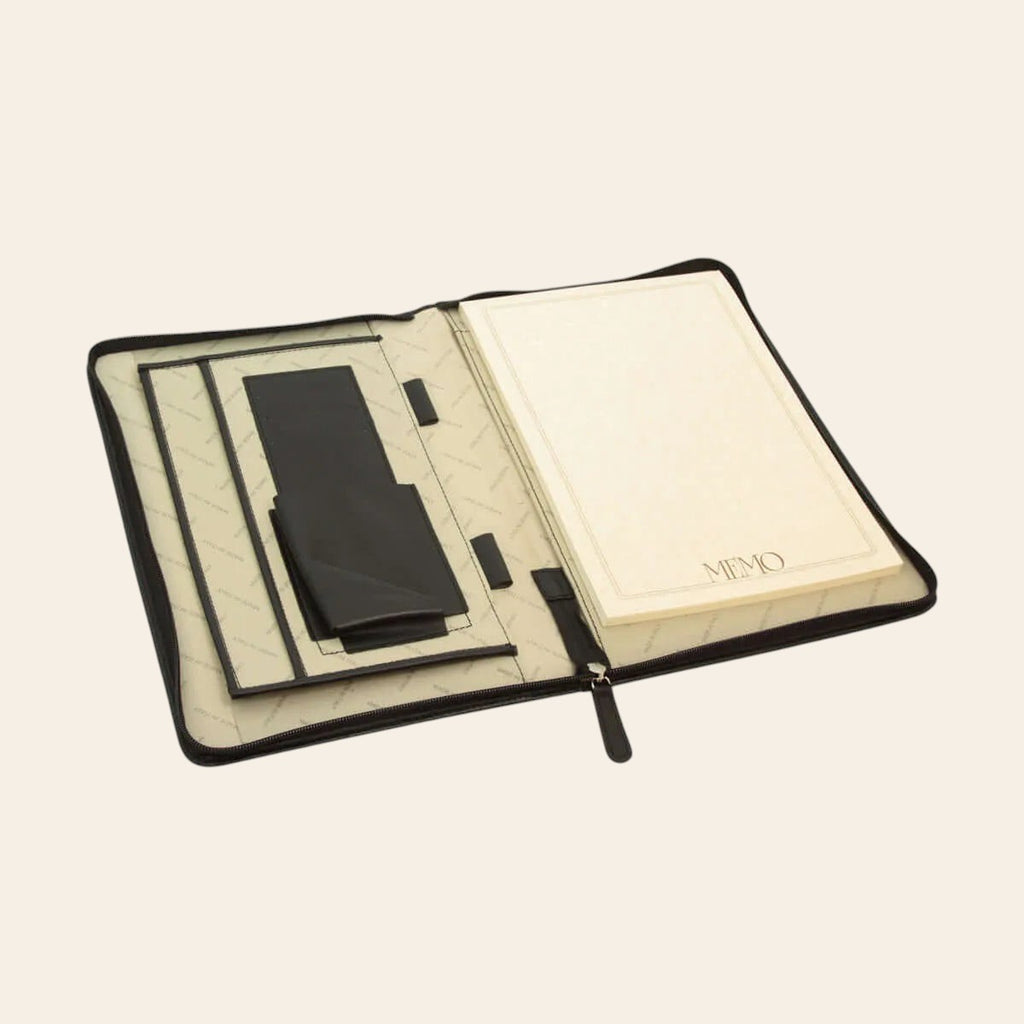 Porta documenti in pelle nera con zip, aperto con tasche per schede