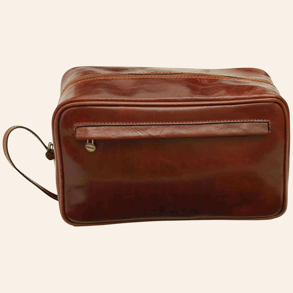 Portacosmetico in pelle marrone con cerniera e laccetto