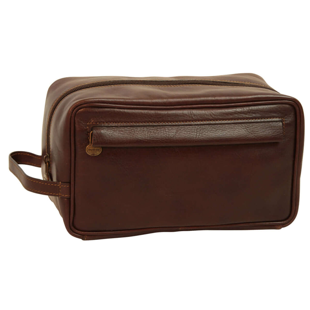 Astuccio cosmetici in pelle marrone con zip e tracolla laterale
