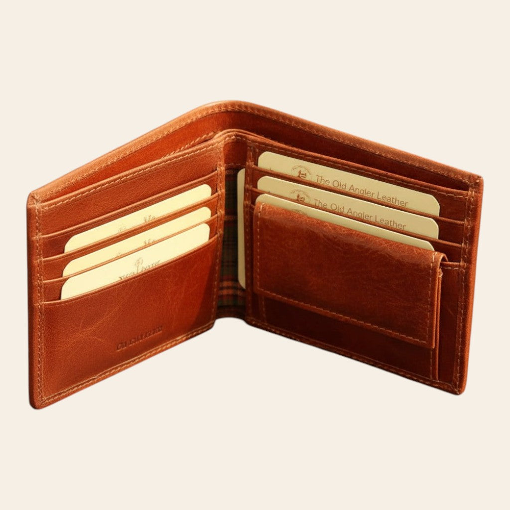 Portafoglio in pelle marrone aperto con tasche per carte e vano interno