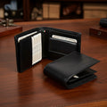 Portafoglio nero in pelle con portacarte, stile bifold