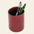 Portapenne in pelle rossa Old Angler, cilindro con bordo cucito e penne