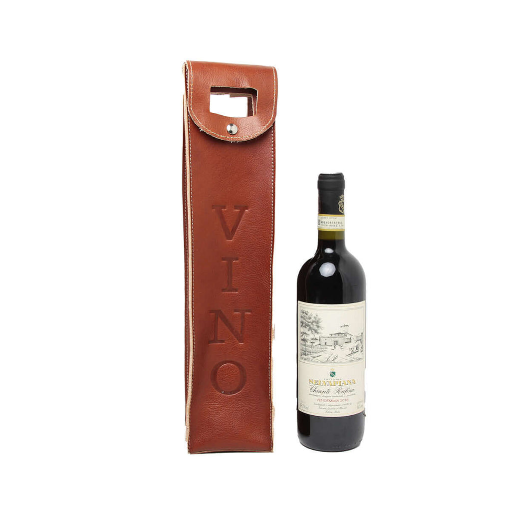 Portavino in pelle teak di alta qualità con bottiglia di vino rosso accanto.