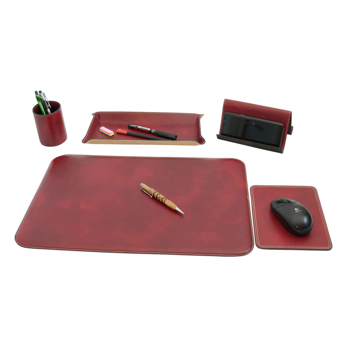 Set scrivania pelle 5 pezzi rosso: mouse pad, sottomano, portapenne e accessori in pelle.