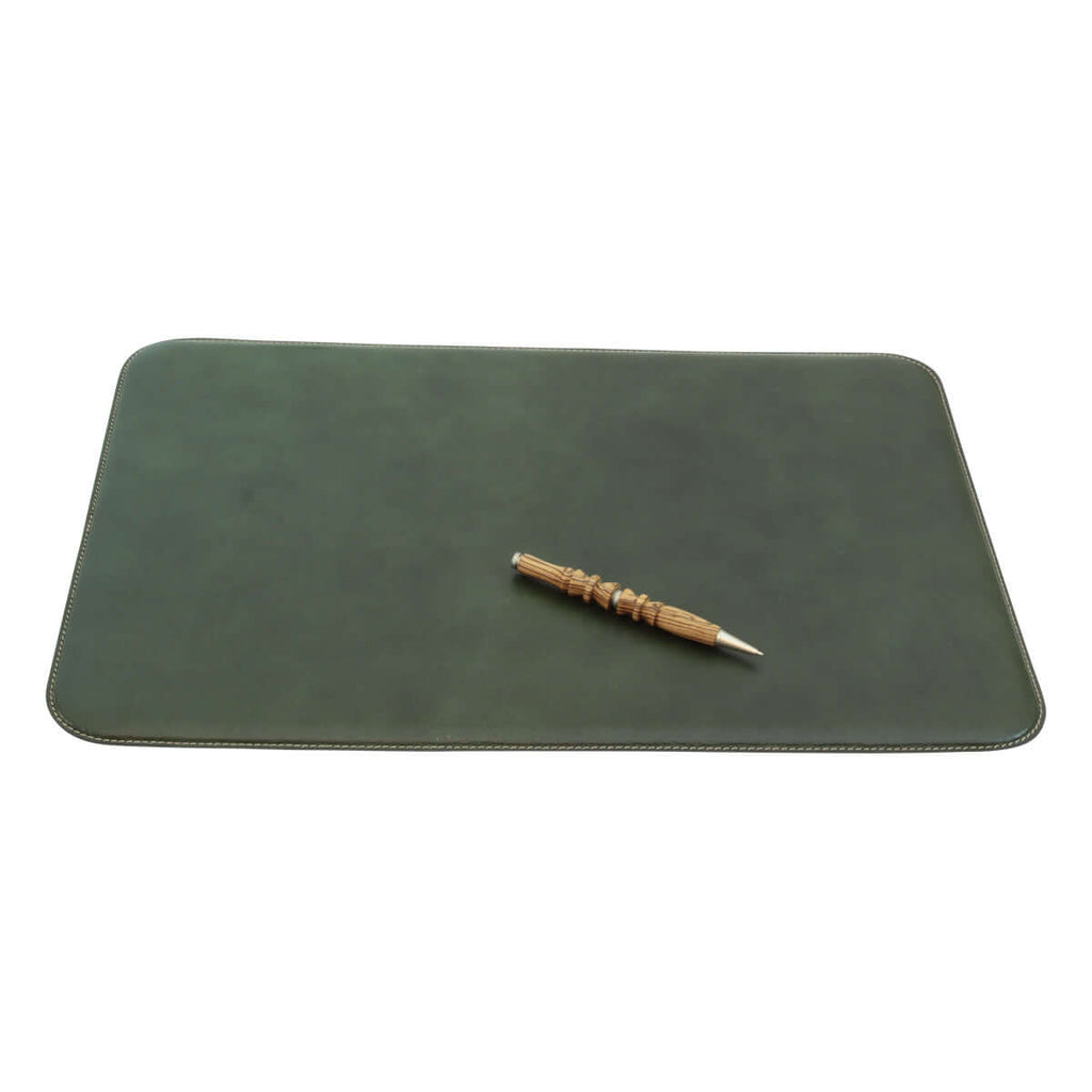 sottomano in pelle verde del set da scrivania in pelle verde con penna in legno decorativa