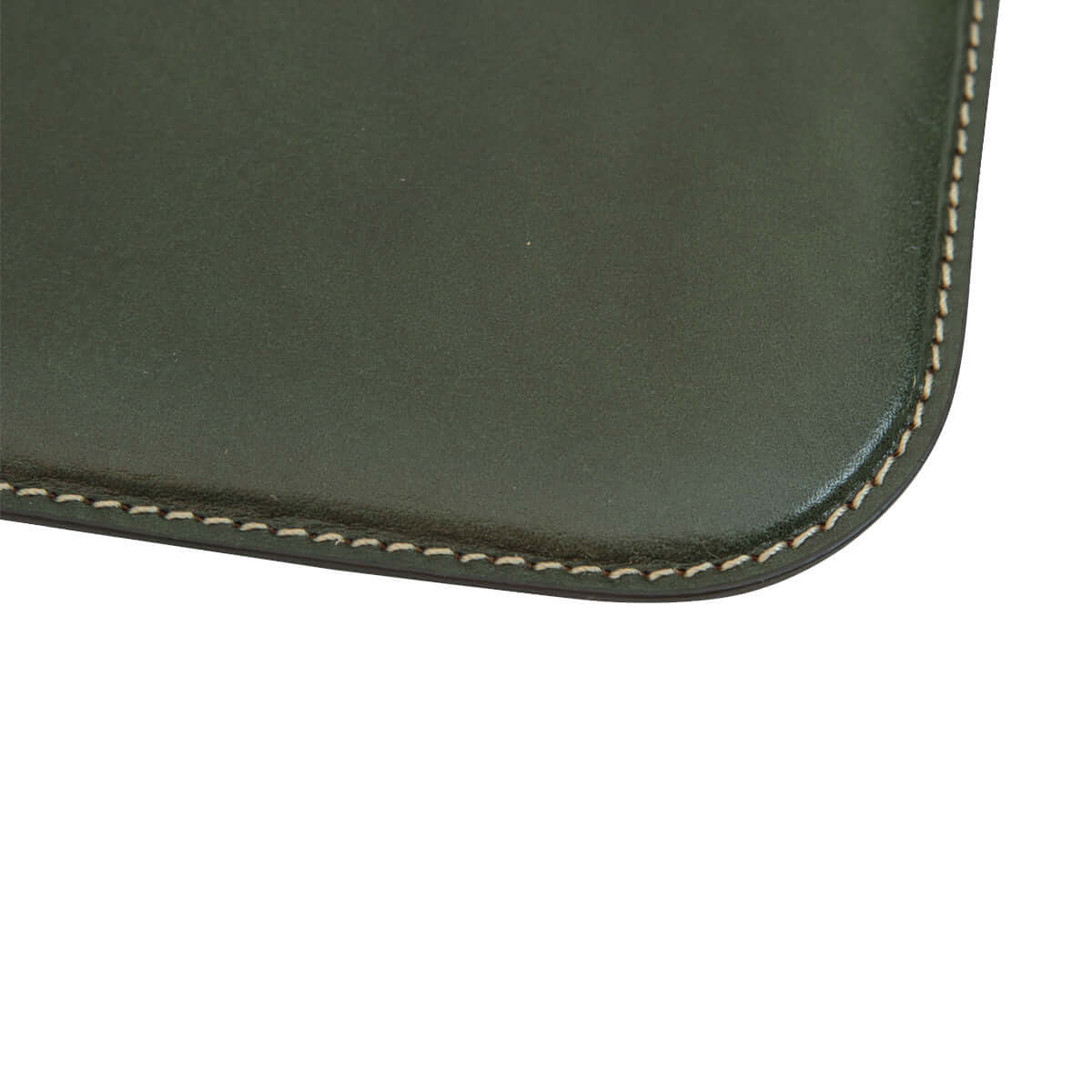 Sottomano in pelle verde realizzato in vitello pieno fiore, misura 48x33 cm, con dettagli in cucitura.