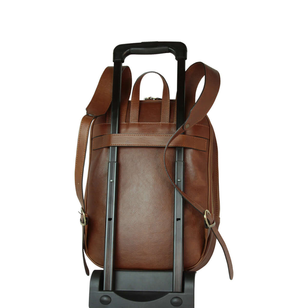 Zaino laptop pelle vitello trolley su un carrello, ideale per viaggi e uso quotidiano.