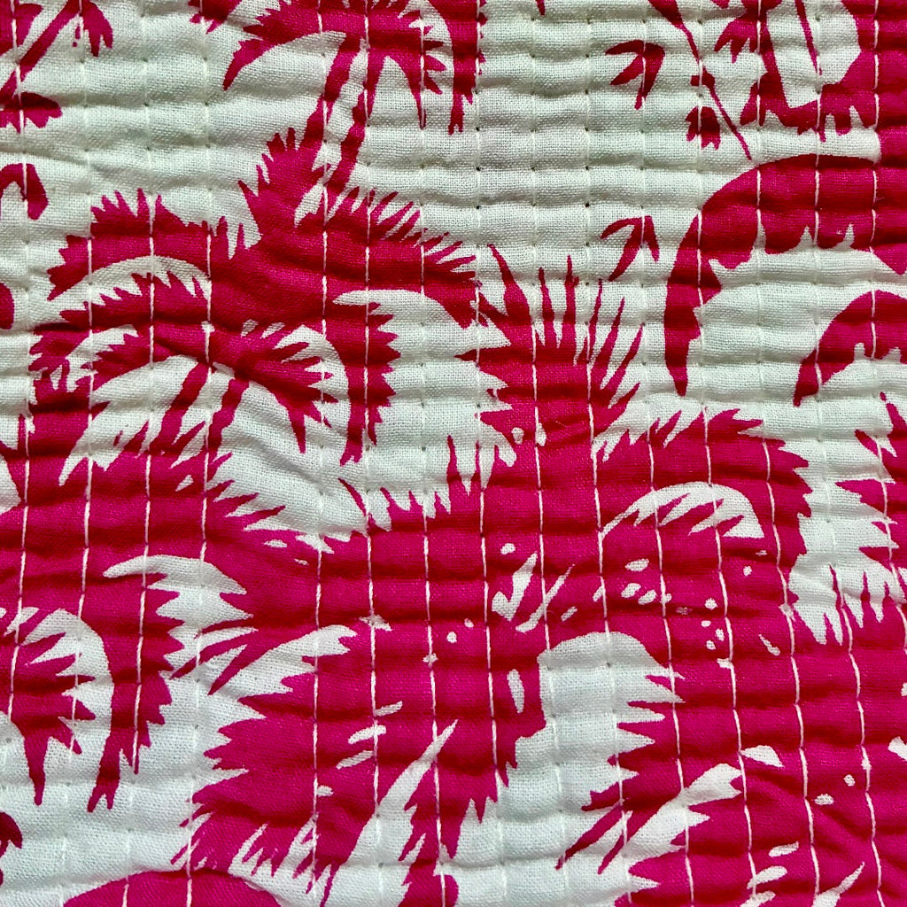 pochette viaggio fucsia palm texture with vibrant pink palm tree pattern on fabric