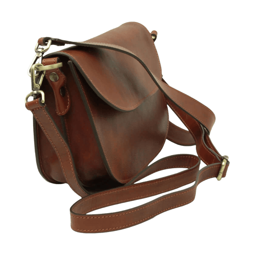 Borsa a tracolla in vitello teak vista laterale, anelli dorati e catenella.
