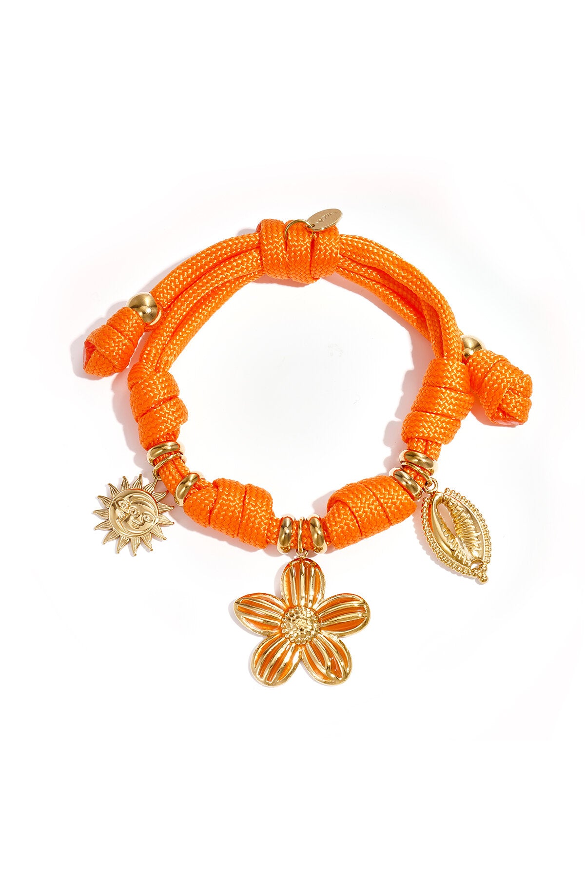Bracciale in corda con nodi e vari ciondoli