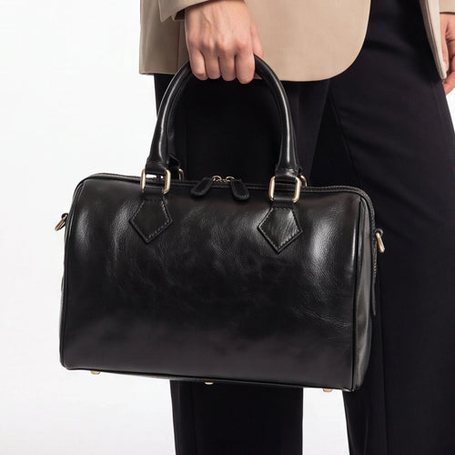Borsa bauletto in pelle nera con manici e dettagli a punta frontali