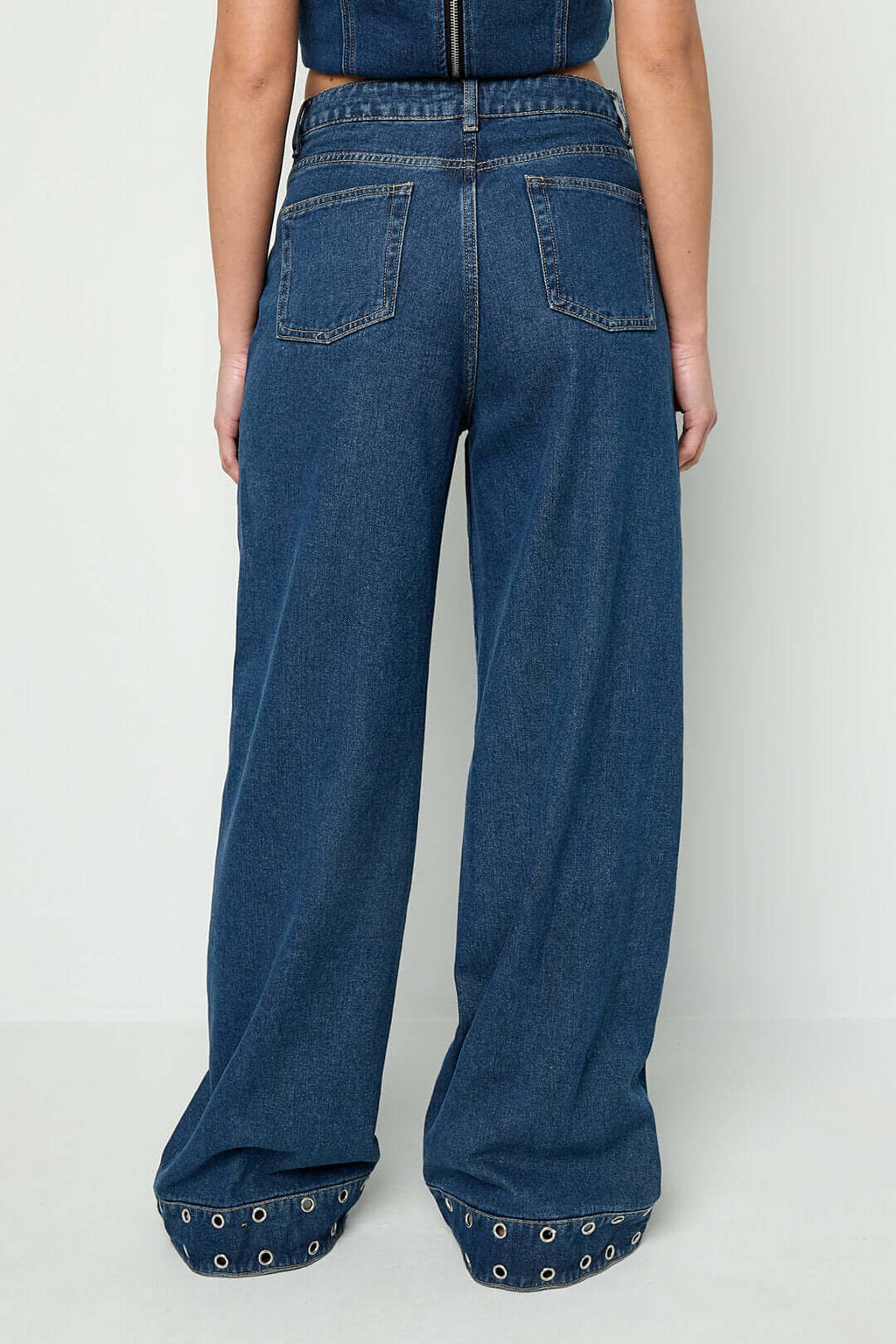 Jeans donna blu a vita regolare con tasche e bordo occhielli al fondo