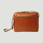 Borsa messenger in pelle marrone con zip frontale e tracolla in cuoio