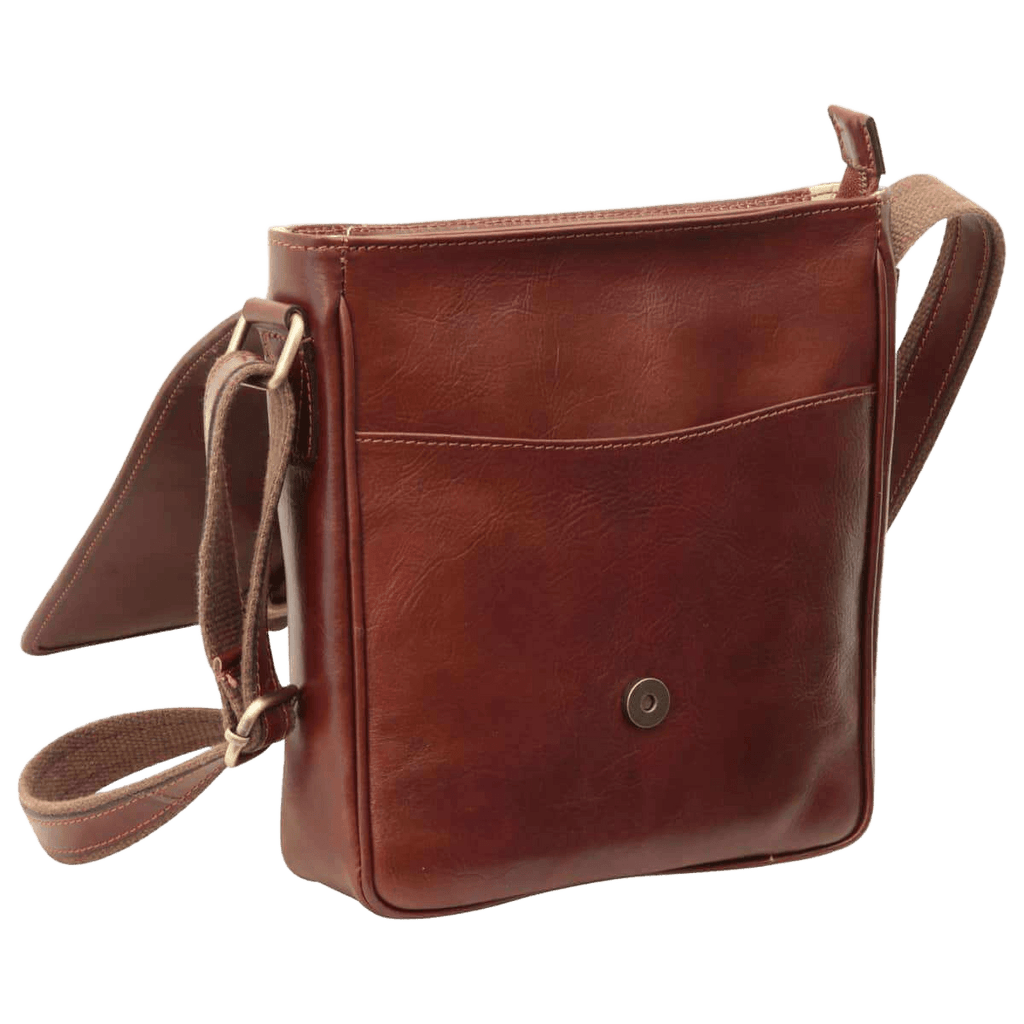 Borsa messenger marrone con chiusura magnetica e tracolla, tasca frontale.