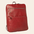 Mochila de piel de becerro en color rojo, vista frontal con dos bolsillos con cremallera y asa superior