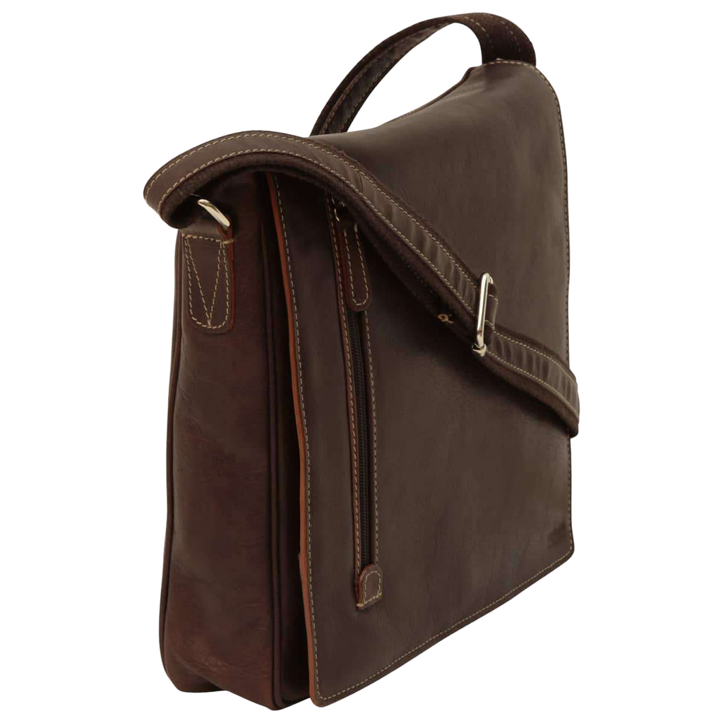Borsa messenger in pelle marrone scuro con fibbia sulla pattina e tasca verticale