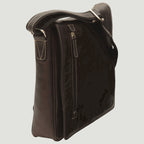 Borsa a tracolla in pelle nera con zip frontale e bordo rinforzato, vista laterale