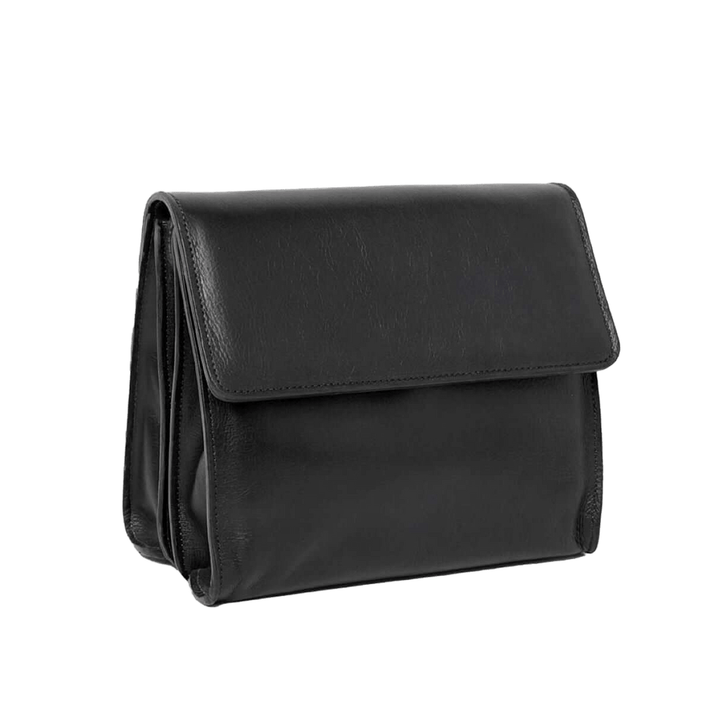 Borsa a tracolla nera in pelle con pattina frontale e bordi laterali