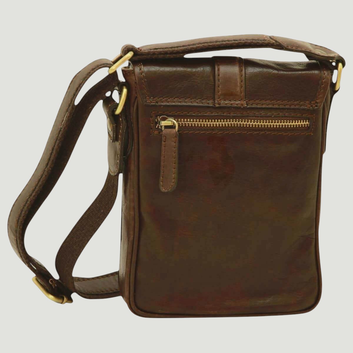Borsa a tracolla in pelle marrone scuro con patta e cerniera frontale