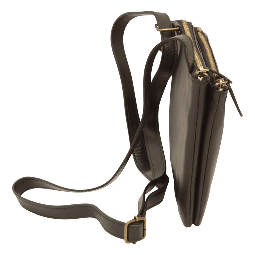 Borsa a tracolla in pelle nera con zip e tracolla regolabile, vista laterale.