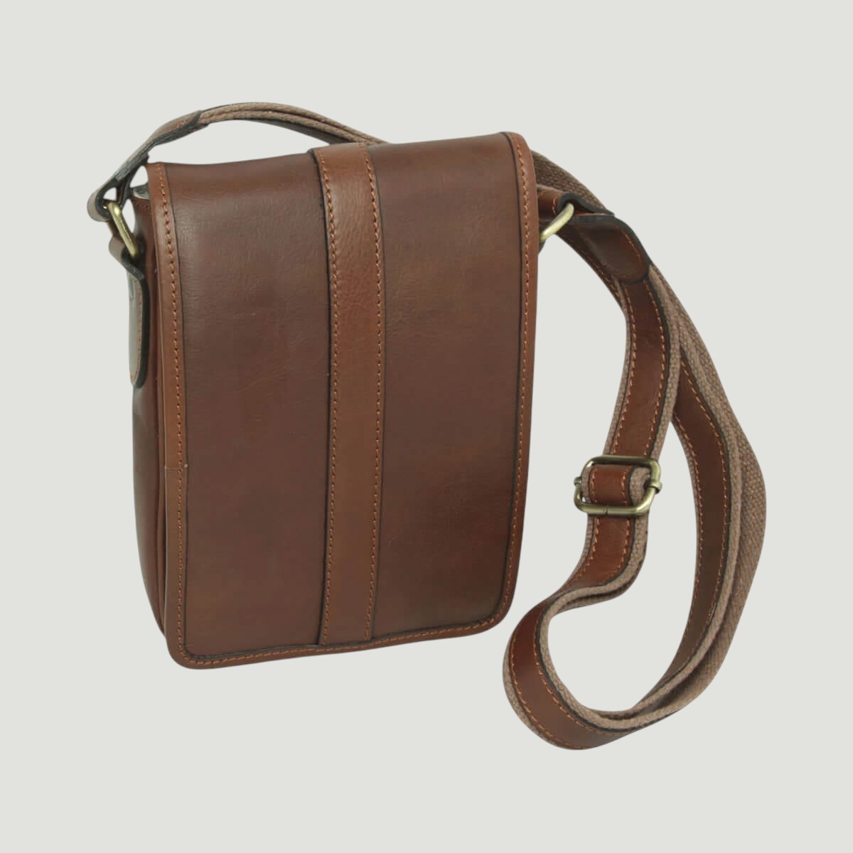 Borsa a tracolla in pelle marrone con fibbia e tracolla regolabile