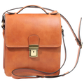 Borsa a tracolla in pelle marrone con patta e fibbia centrale in metallo