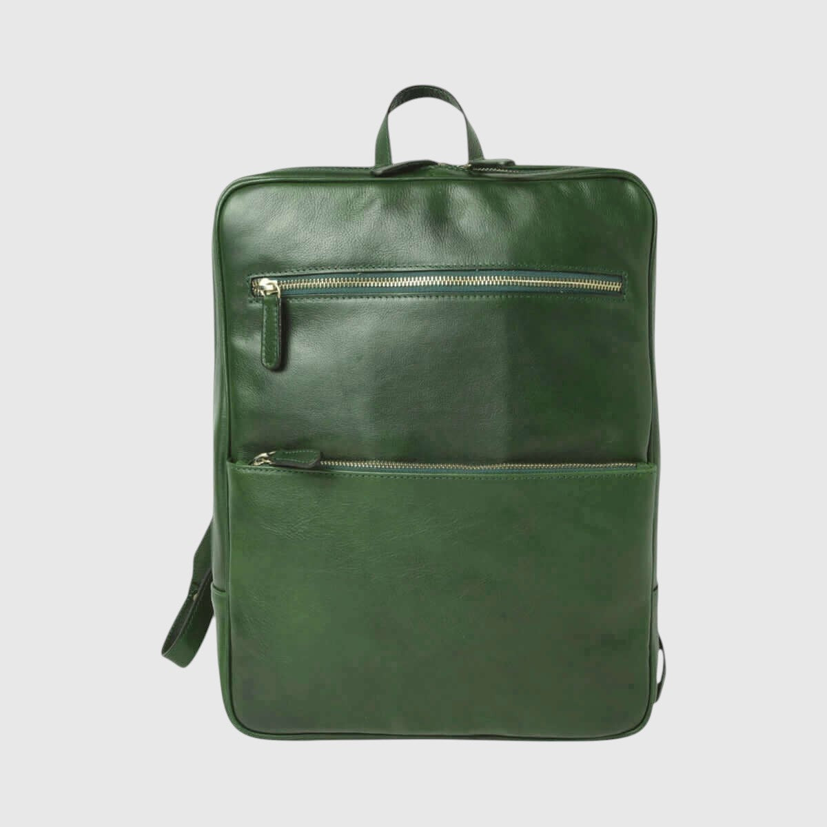 Zaino in pelle verde con doppia chiusura a zip, tasca frontale e impugnatura superiore.