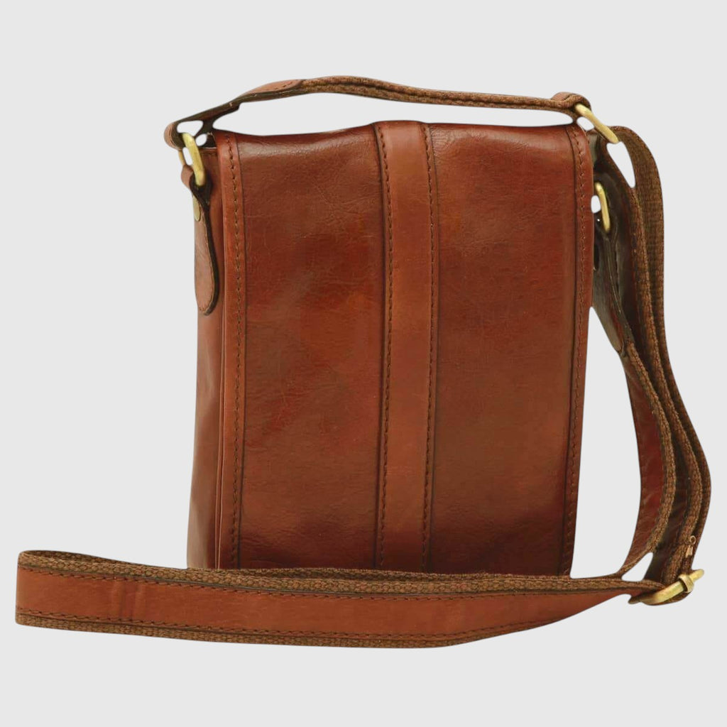 Borsa a tracolla Old Angler in pelle marrone, tracolla e patta frontale