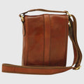 Borsa a tracolla Old Angler in pelle marrone, tracolla e patta frontale