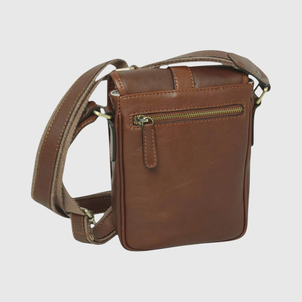 Borsa a tracolla in pelle marrone con zip frontale e tracolla regolabile