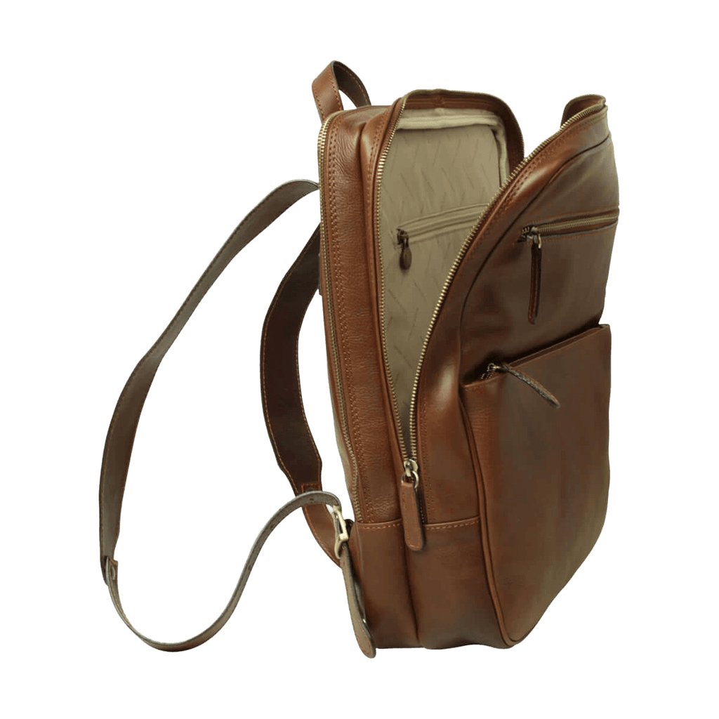 Zaino in pelle marrone, vista laterale con tracolla e tasca con zip.