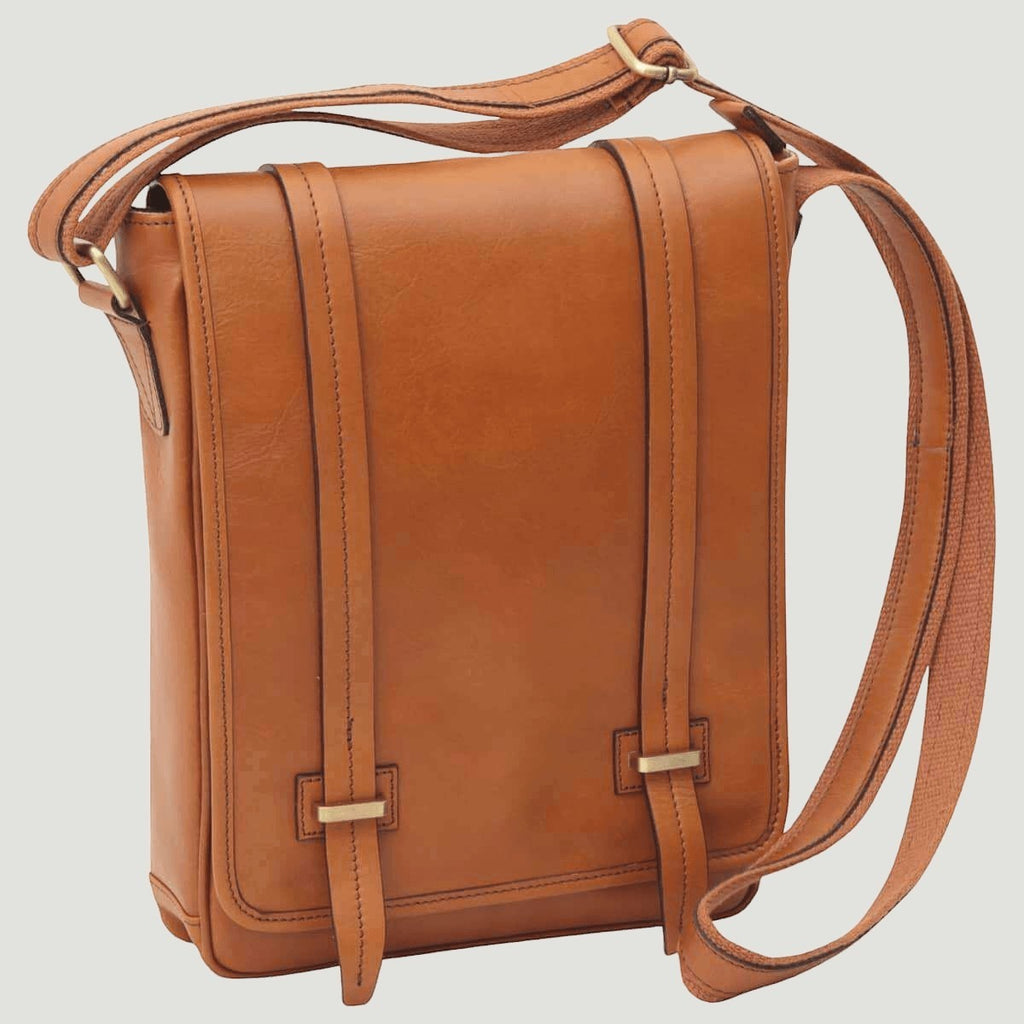 Messenger in pelle arancione con doppia chiusura magnetica e fibbie frontali