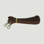 Tracolla in pelle bicolore marrone con fibbie e moschettoni metallici