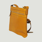Borsa a tracolla grande in pelle giallo ocra con zip frontale e tracolla regolabile