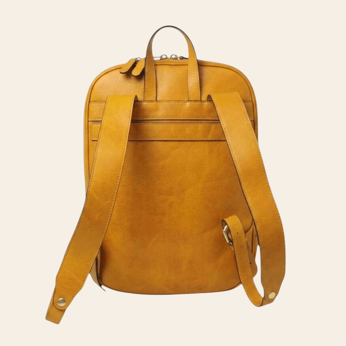 Mochila de piel de becerro plena flor amarillo ocre con tirantes ajustables y bolsillo delantero con cremallera