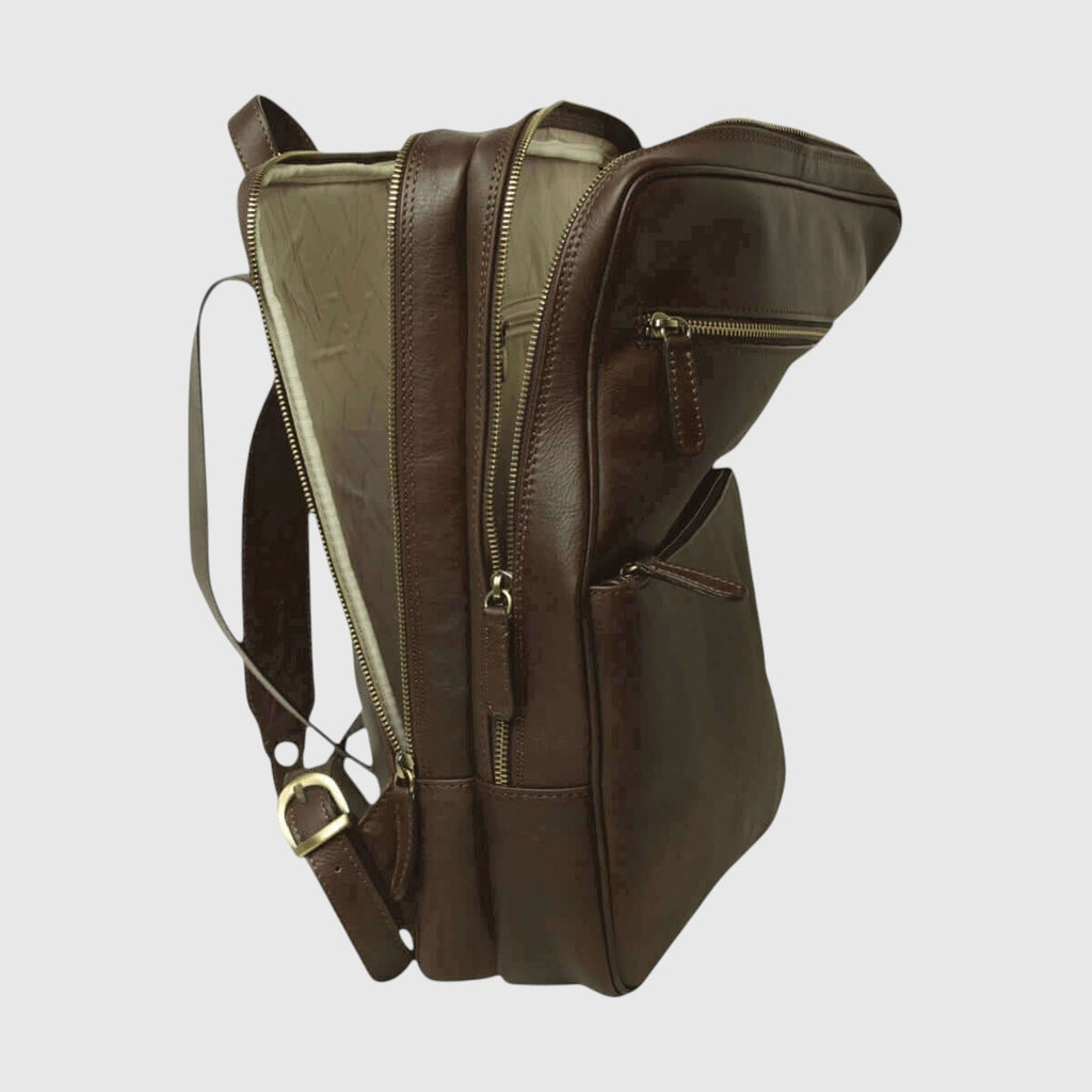 Zaino in pelle di vitello marrone scuro con tasca laterale con zip e tracolla regolabile