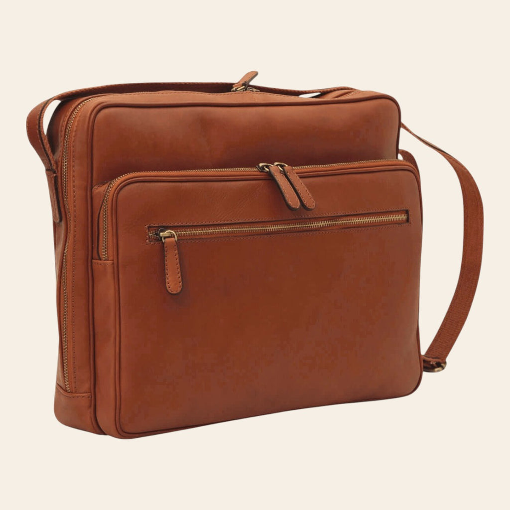 Borsa messenger in pelle marrone con chiusura a zip grande e tasca frontale con zip