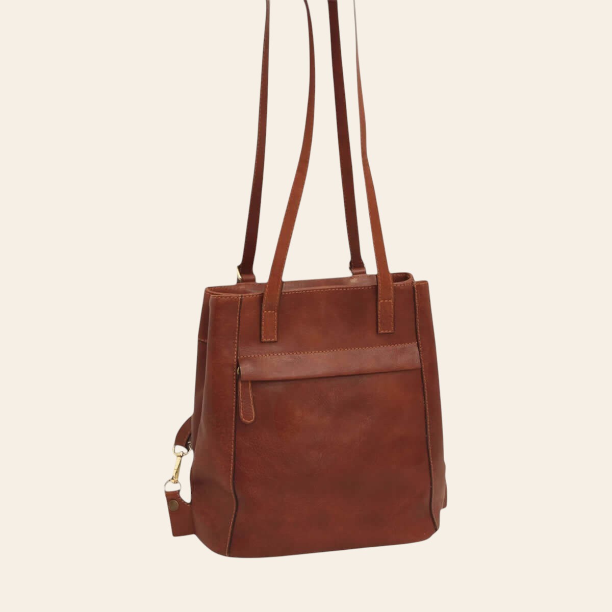 Brauner Lederrucksack mit verstellbarem Schultergurt, oberem Verschluss und Schlaufen