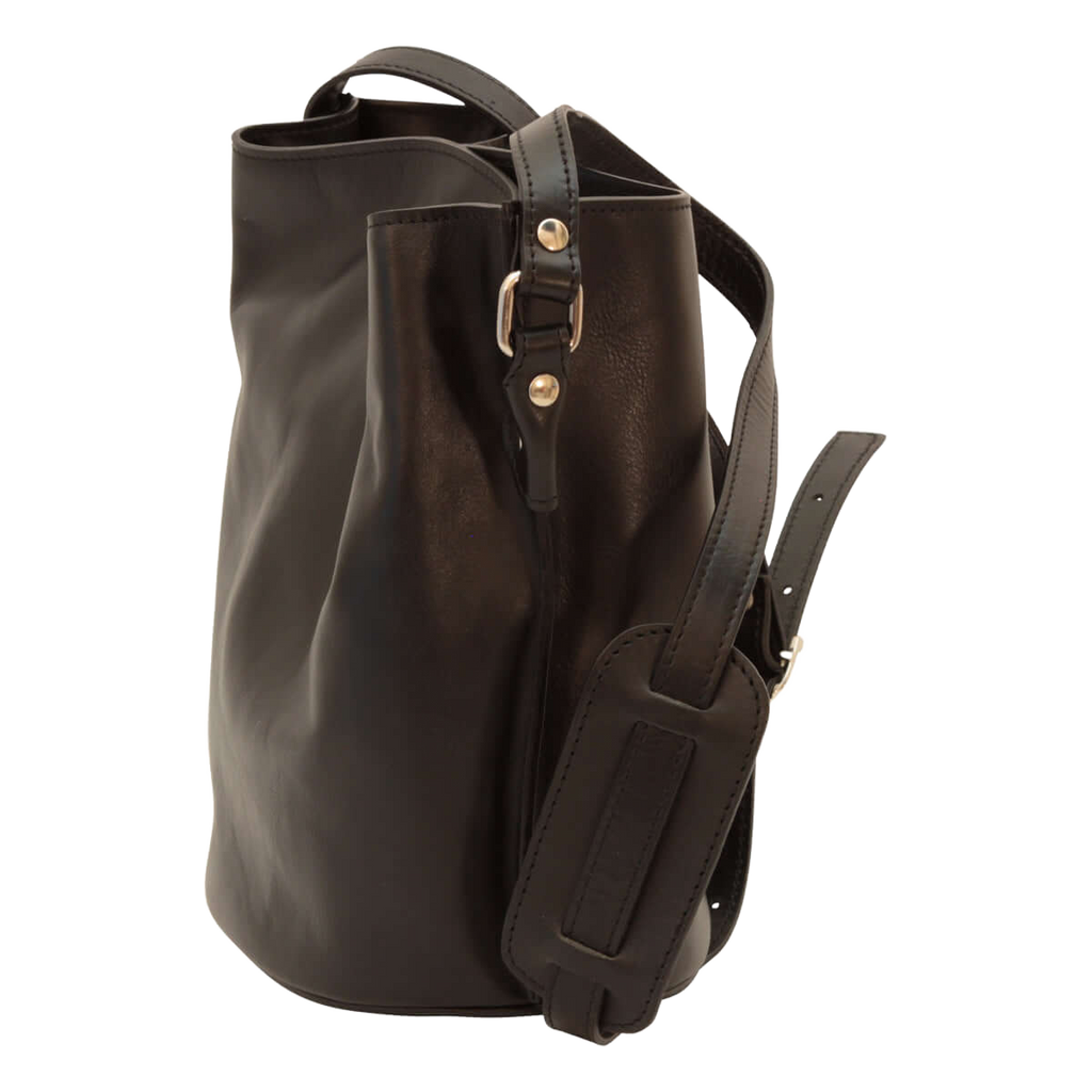 Borsa a tracolla in pelle nera con tasca frontale e fibbie in metallo