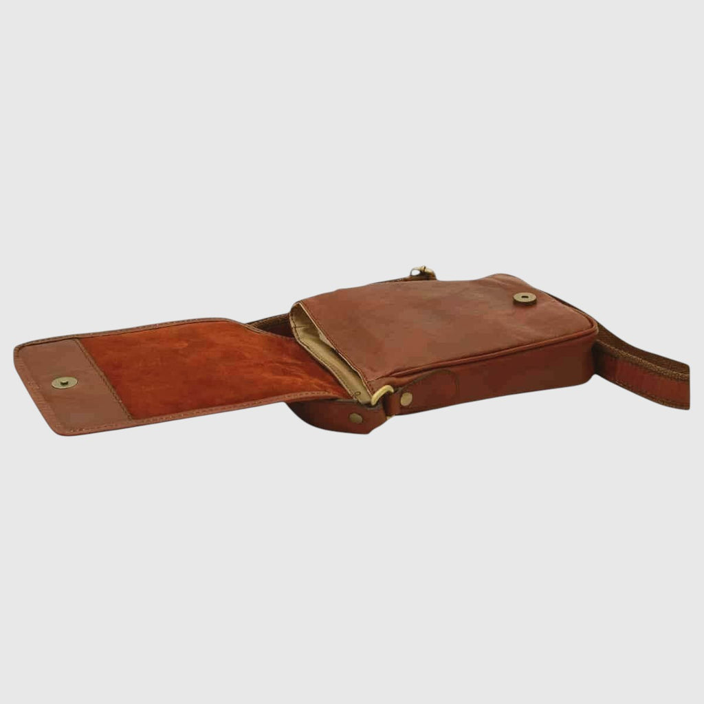 Borsa a tracolla Old Angler in pelle marrone, chiusura a patta e tracolla