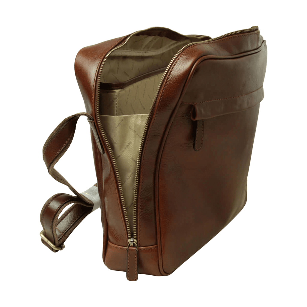 Borsa messenger in pelle marrone con interno foderato beige visibile e zip laterale