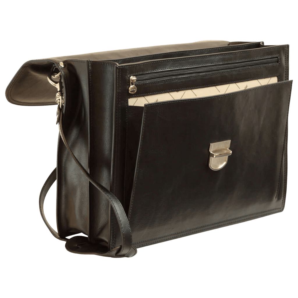 Borsa in pelle nera da uomo con tracolla e tasca frontale con chiusura metallica.