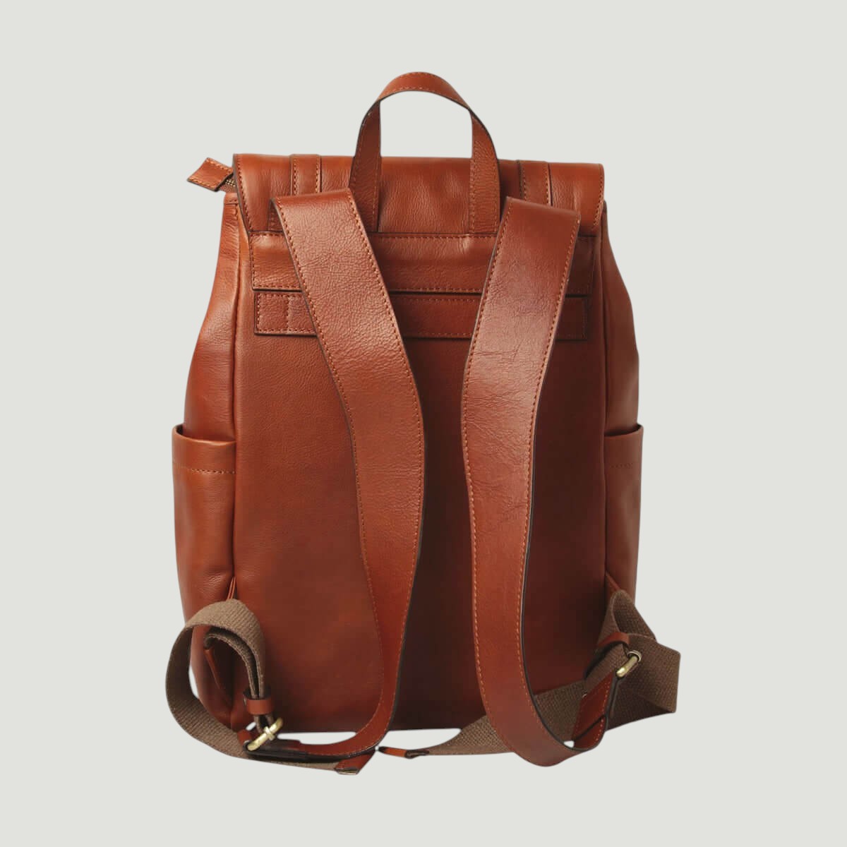 Zaino in pelle Teak con spallacci regolabili e dettagli sul retro